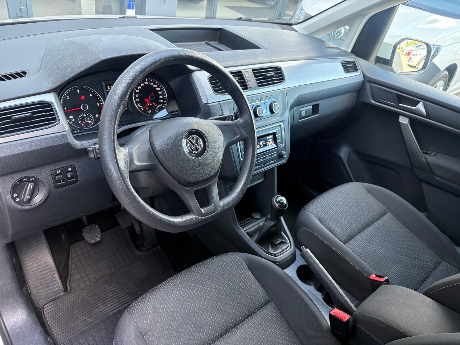 Volkswagen Caddy - zdjęcie 11