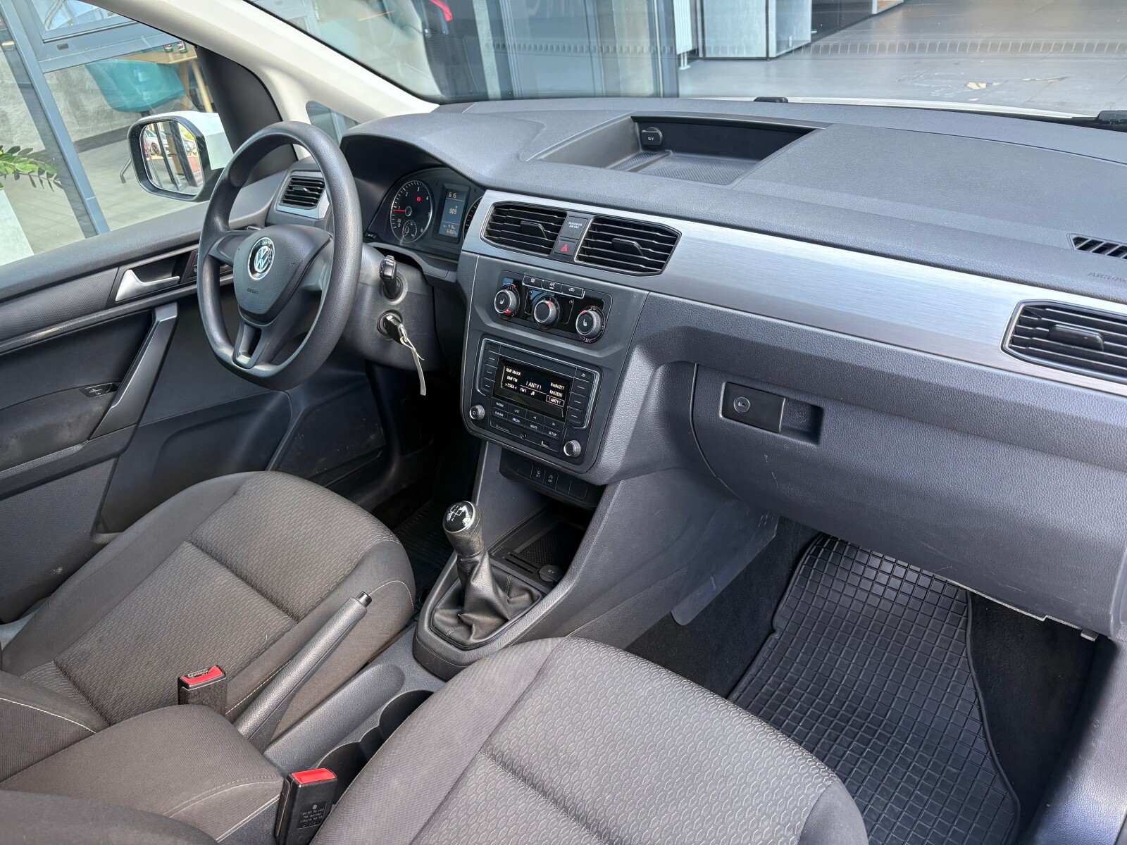 Volkswagen Caddy - zdjęcie 15