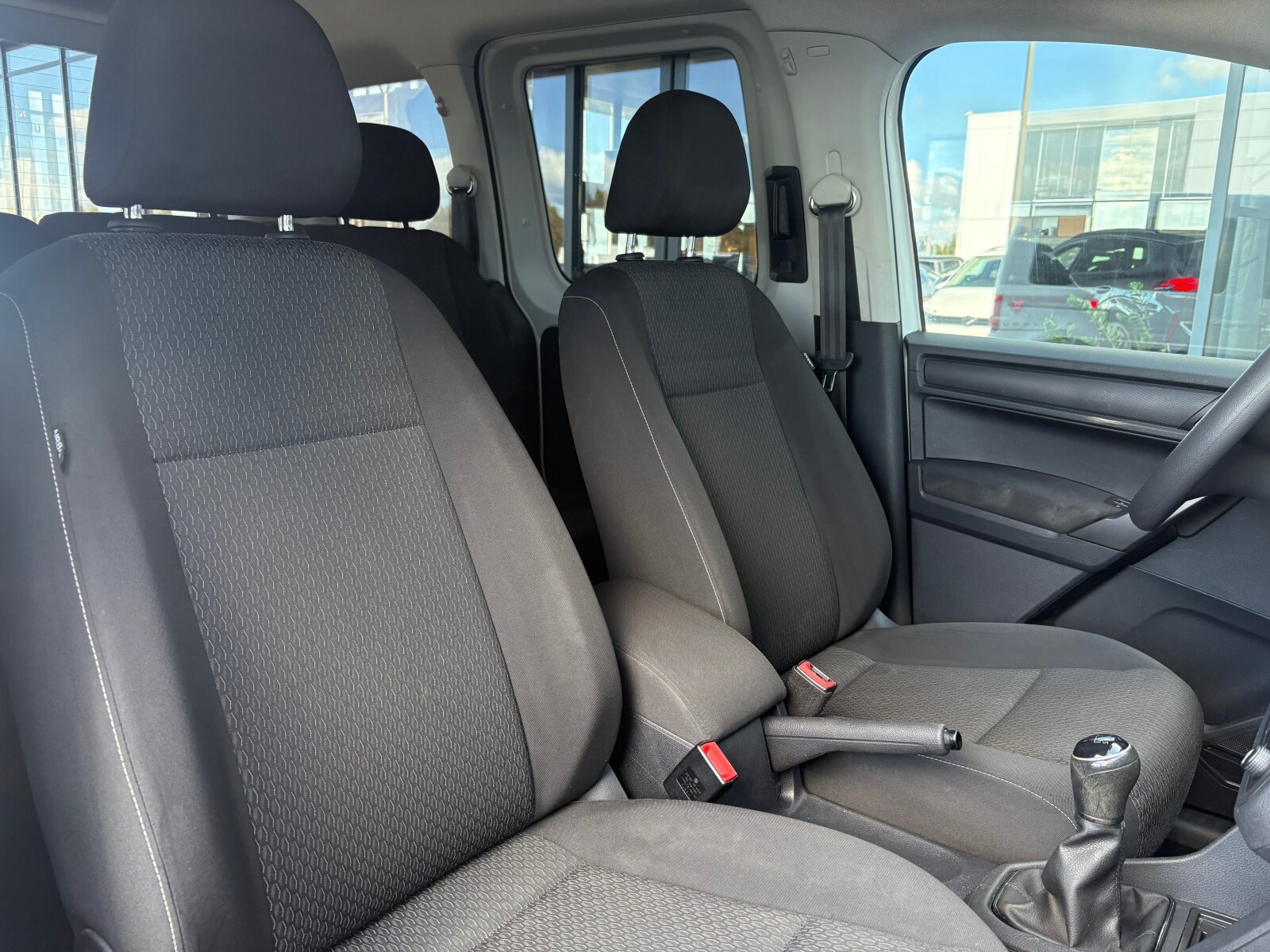Volkswagen Caddy - zdjęcie 16