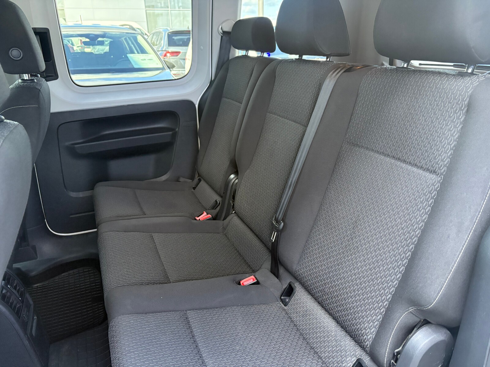 Volkswagen Caddy - zdjęcie 13