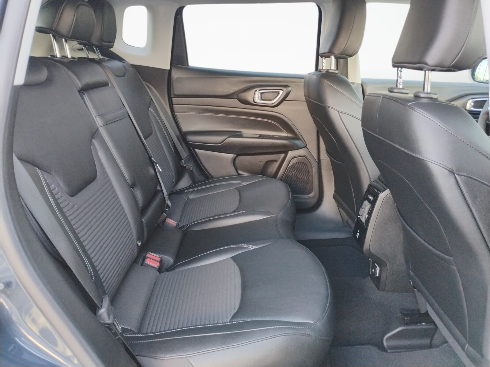 Jeep Compass - zdjęcie 14