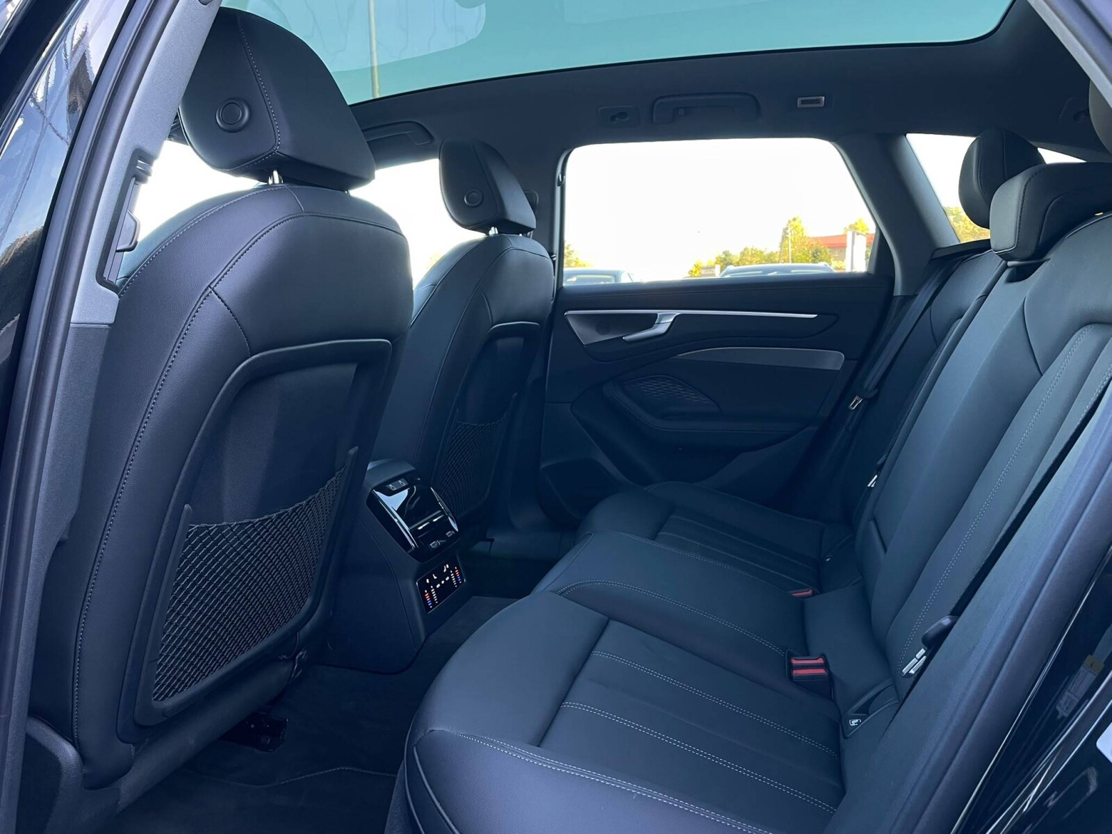 Audi A6 Avant - zdjęcie 11