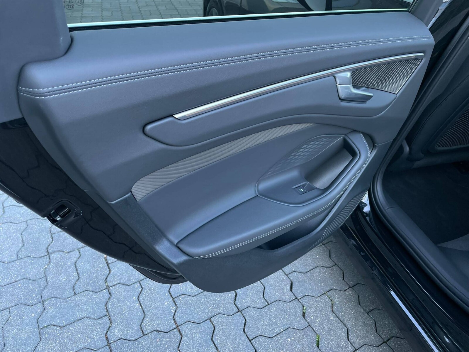 Audi A6 Avant - zdjęcie 10