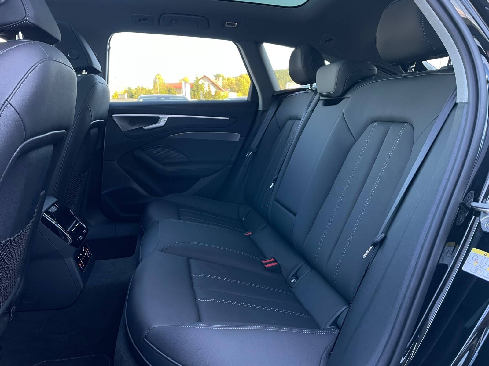 Audi A6 Avant - zdjęcie 12