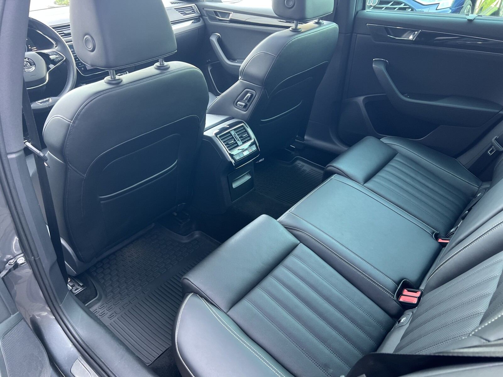 Škoda Superb Combi - zdjęcie 29