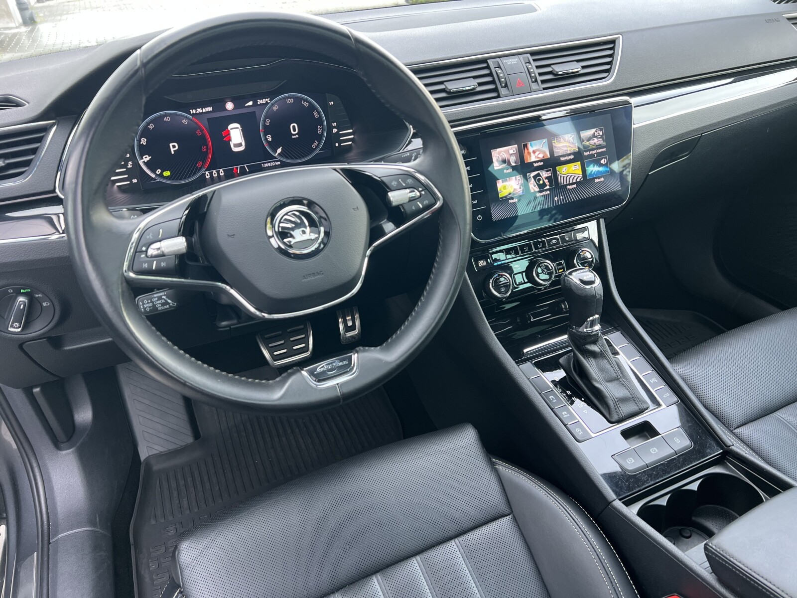 Škoda Superb Combi - zdjęcie 31
