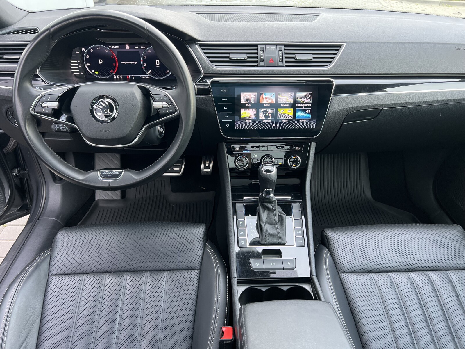 Škoda Superb Combi - zdjęcie 32