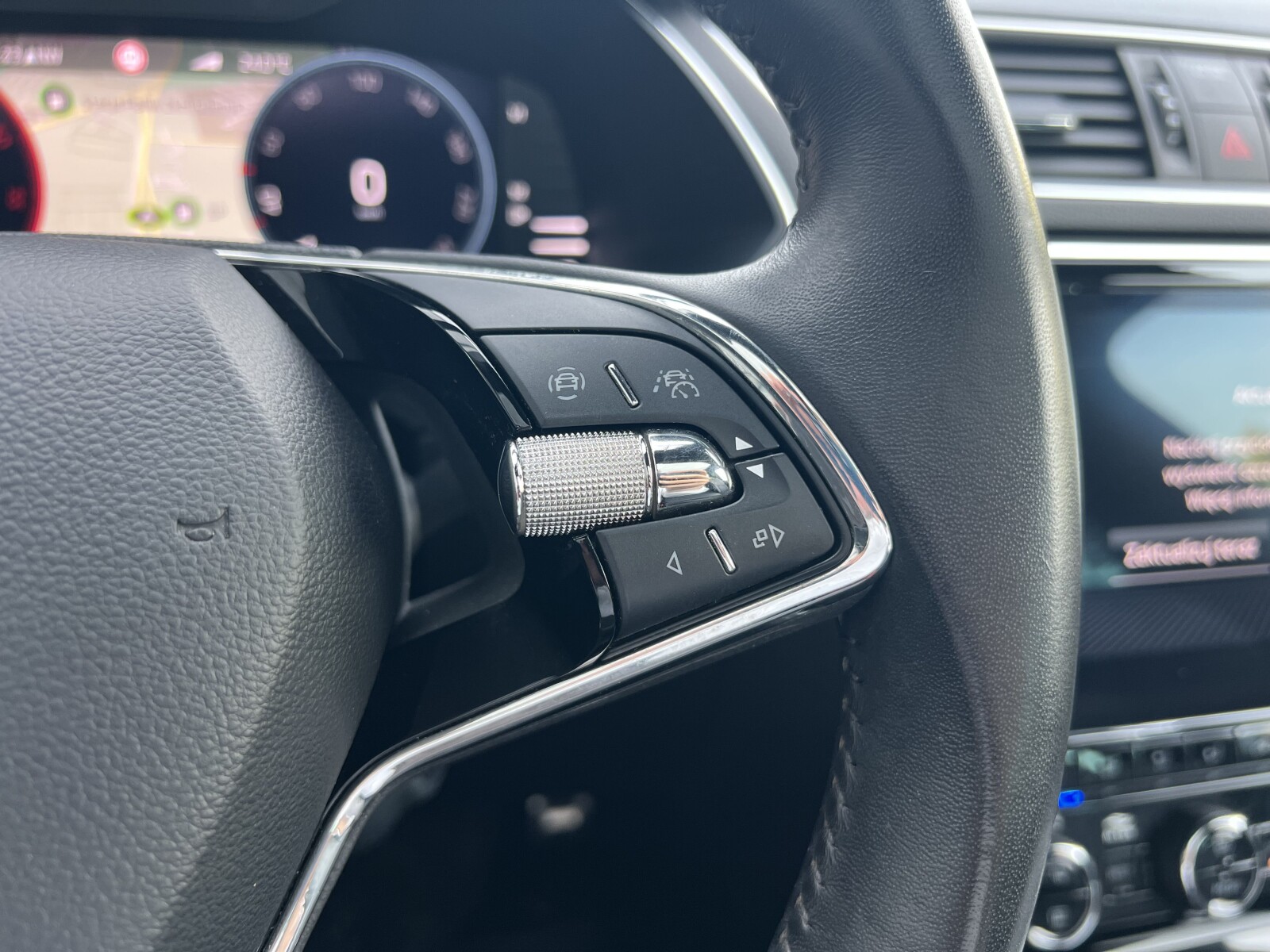 Škoda Superb Combi - zdjęcie 15