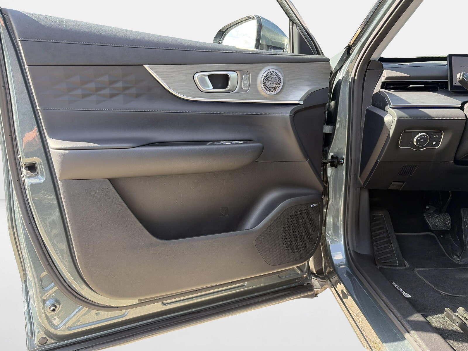 Chery Tiggo 8 PHEV - zdjęcie 10