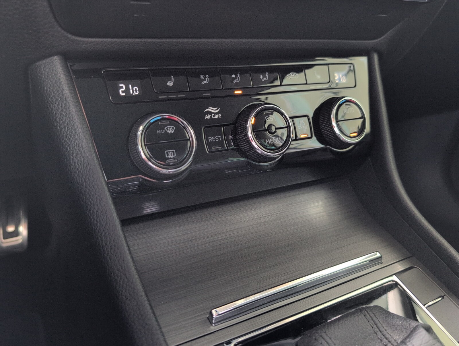 Škoda Superb Combi - zdjęcie 27