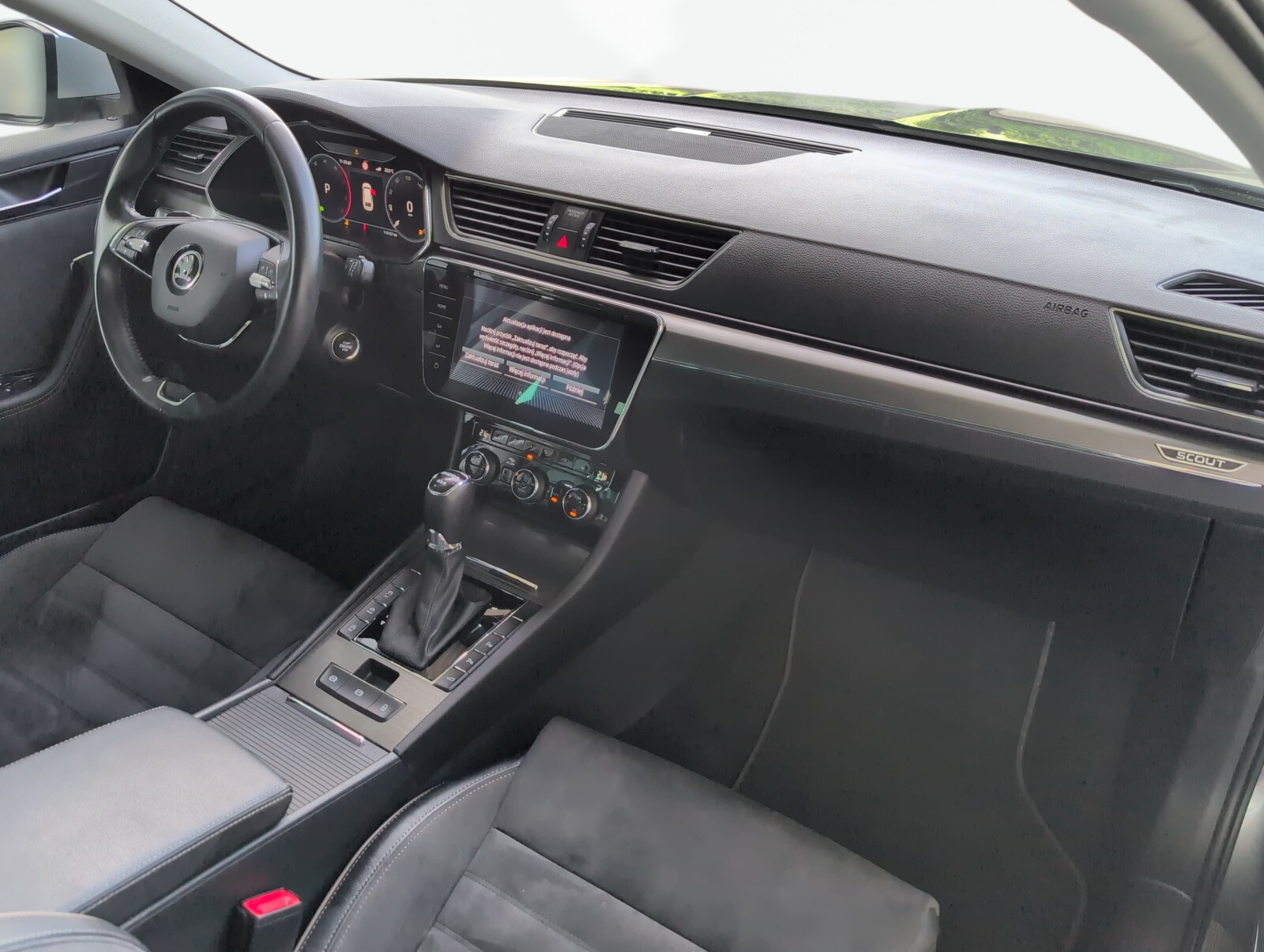 Škoda Superb Combi - zdjęcie 31