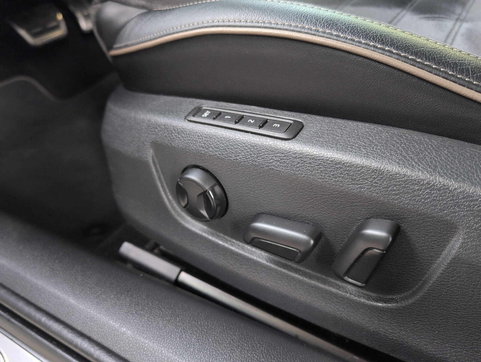 Škoda Superb Combi - zdjęcie 37