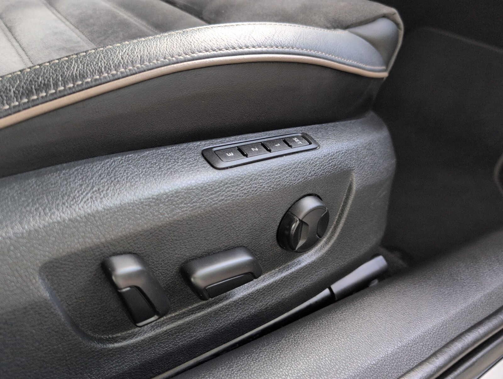 Škoda Superb Combi - zdjęcie 33