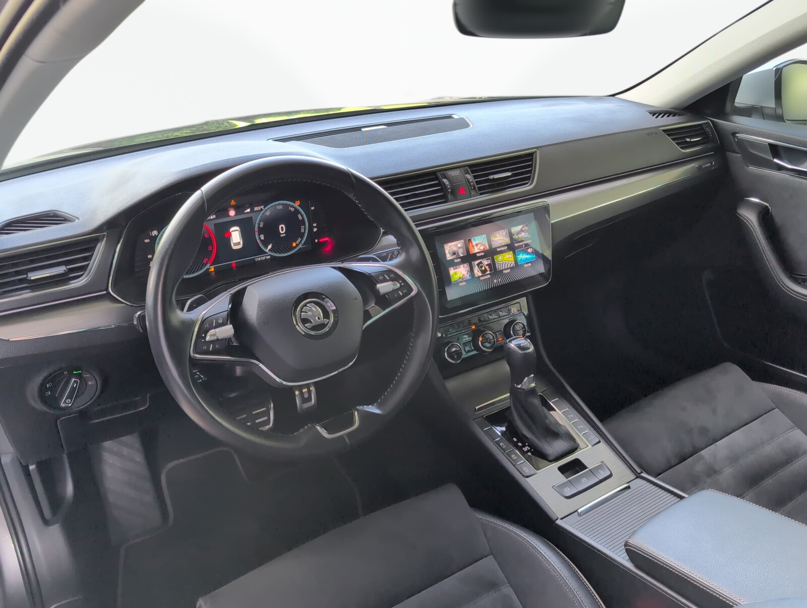 Škoda Superb Combi - zdjęcie 36