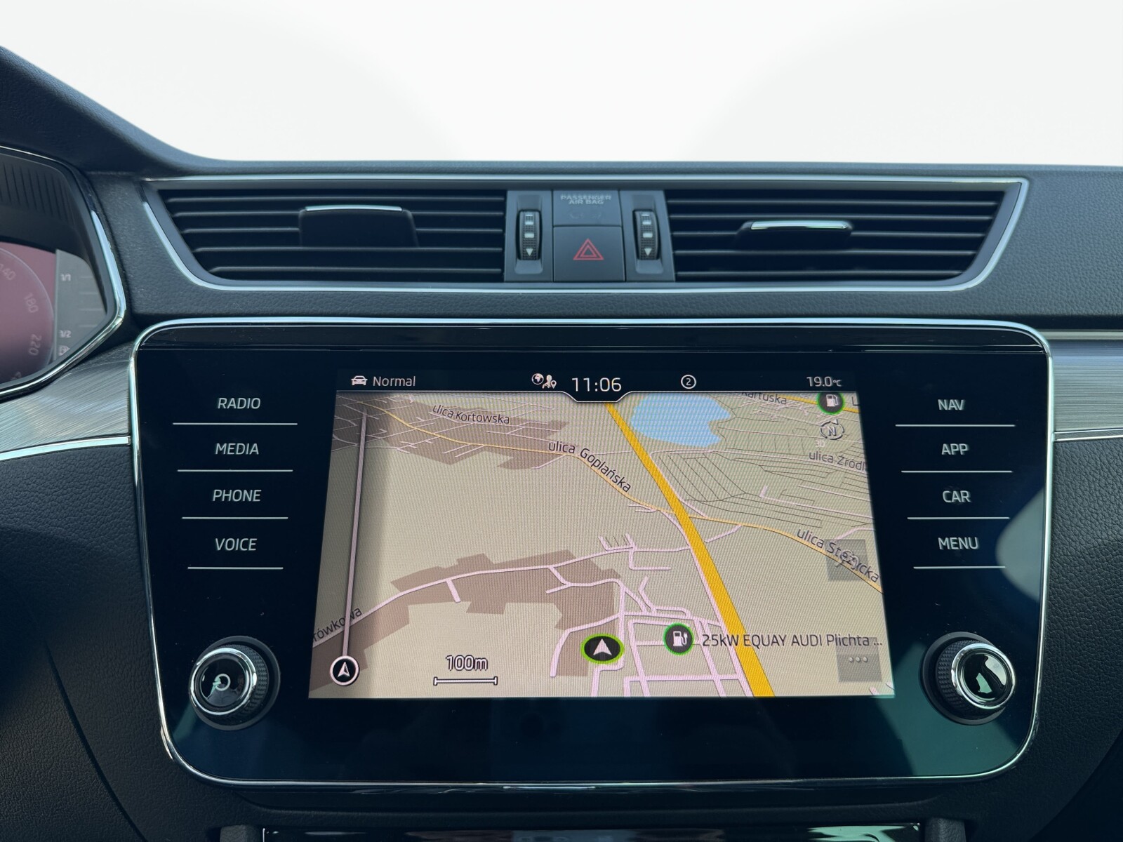 Škoda Superb Combi - zdjęcie 17