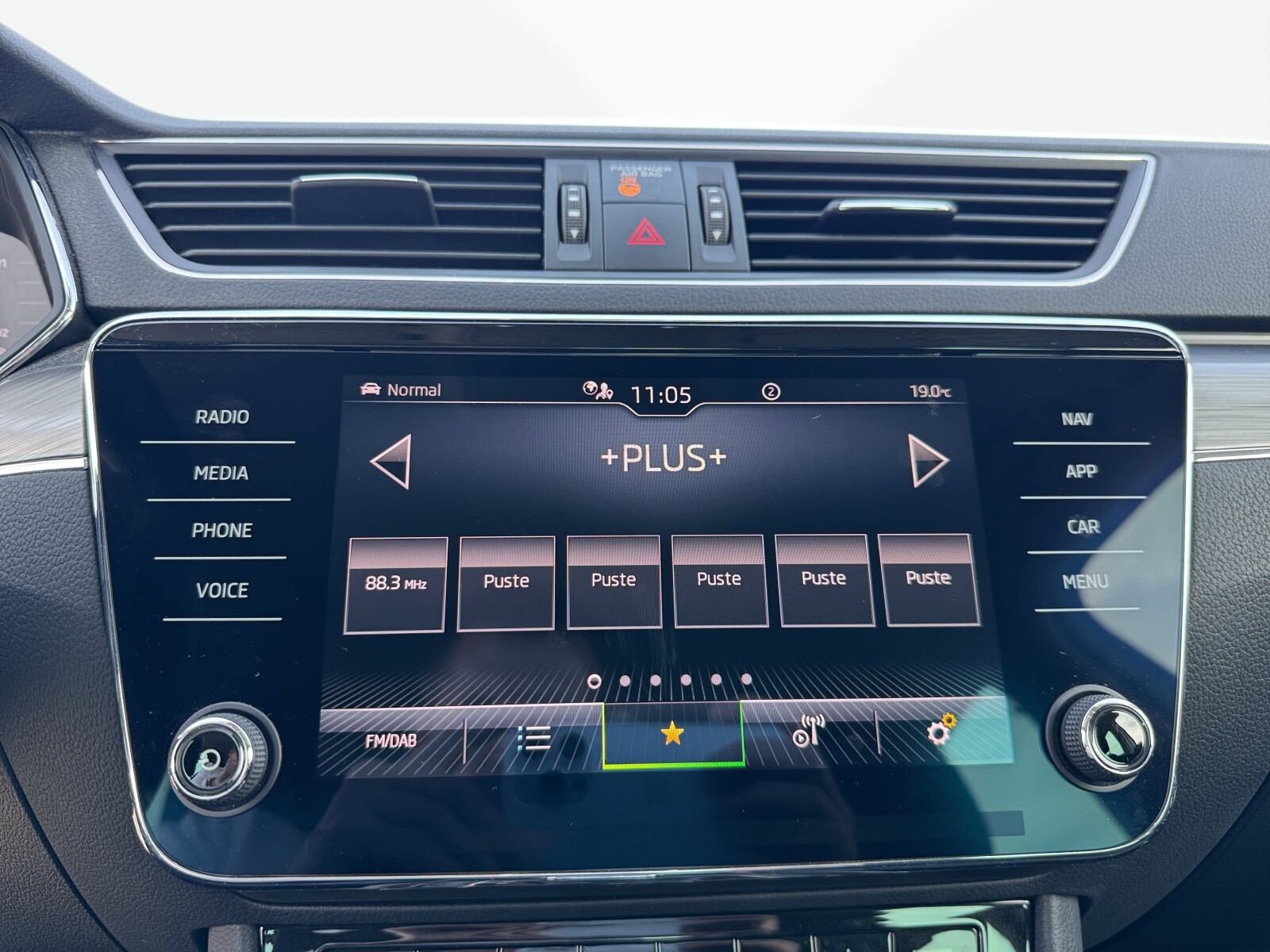 Škoda Superb Combi - zdjęcie 15