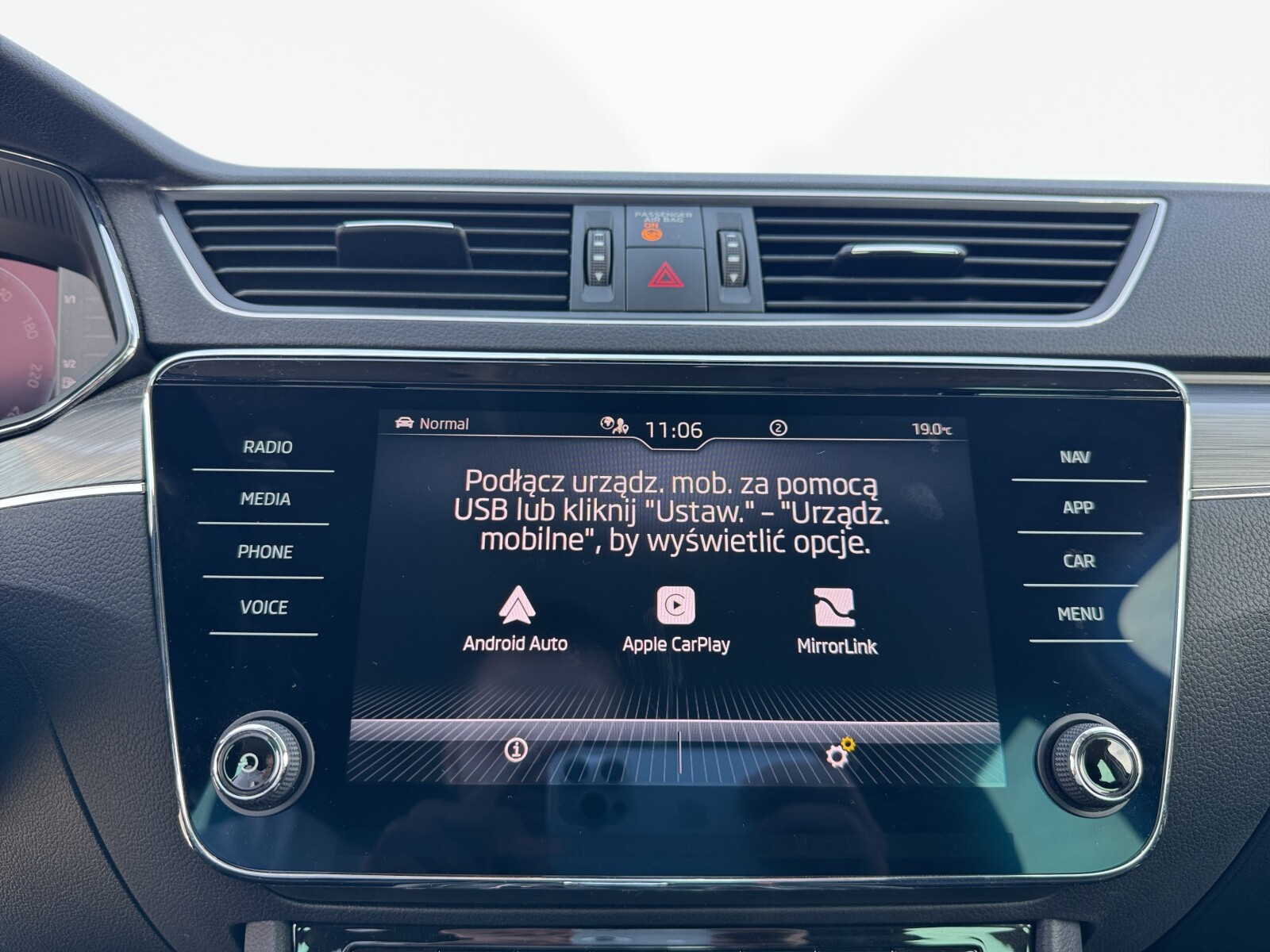 Škoda Superb Combi - zdjęcie 16