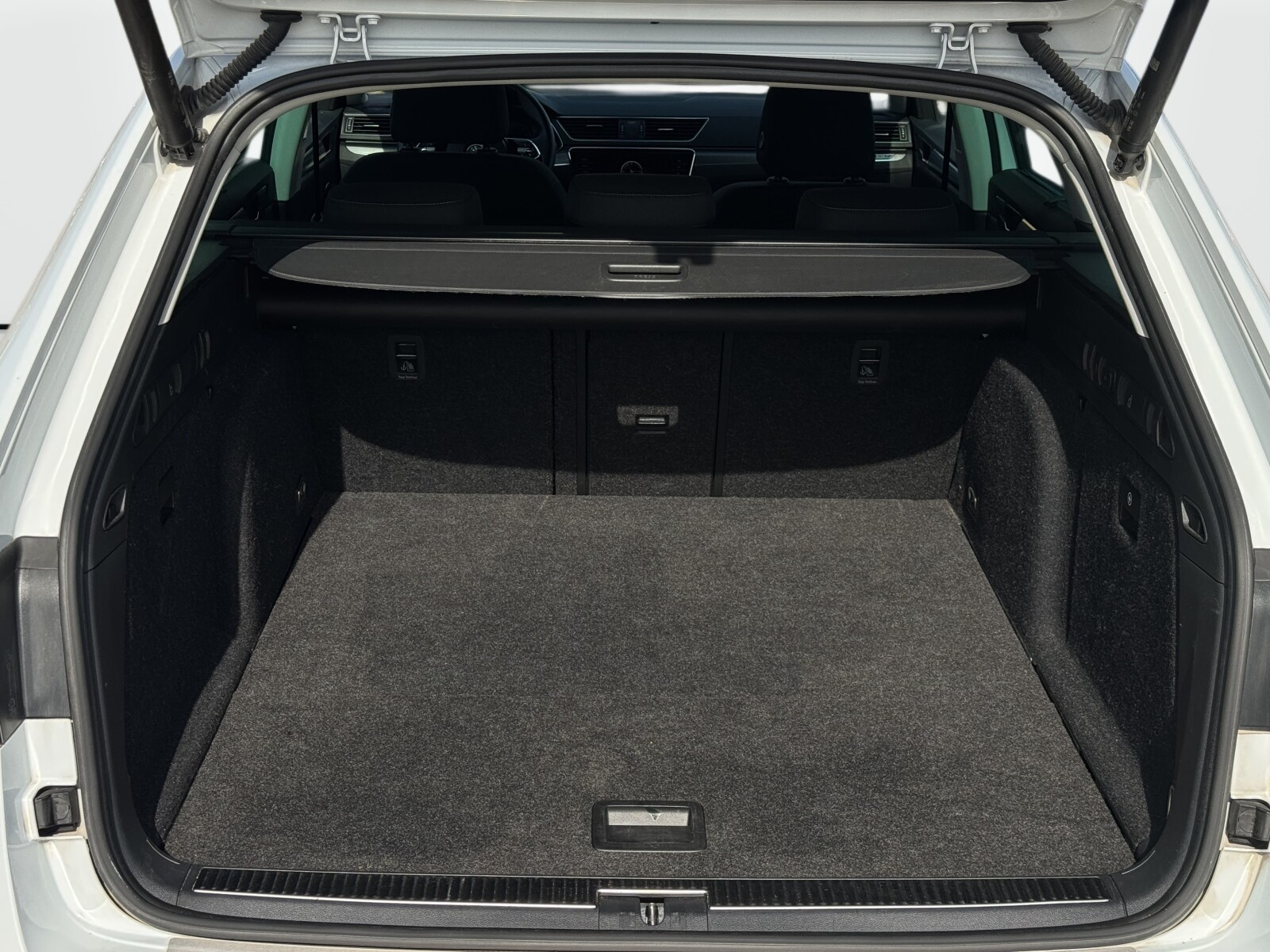 Škoda Superb Combi - zdjęcie 26