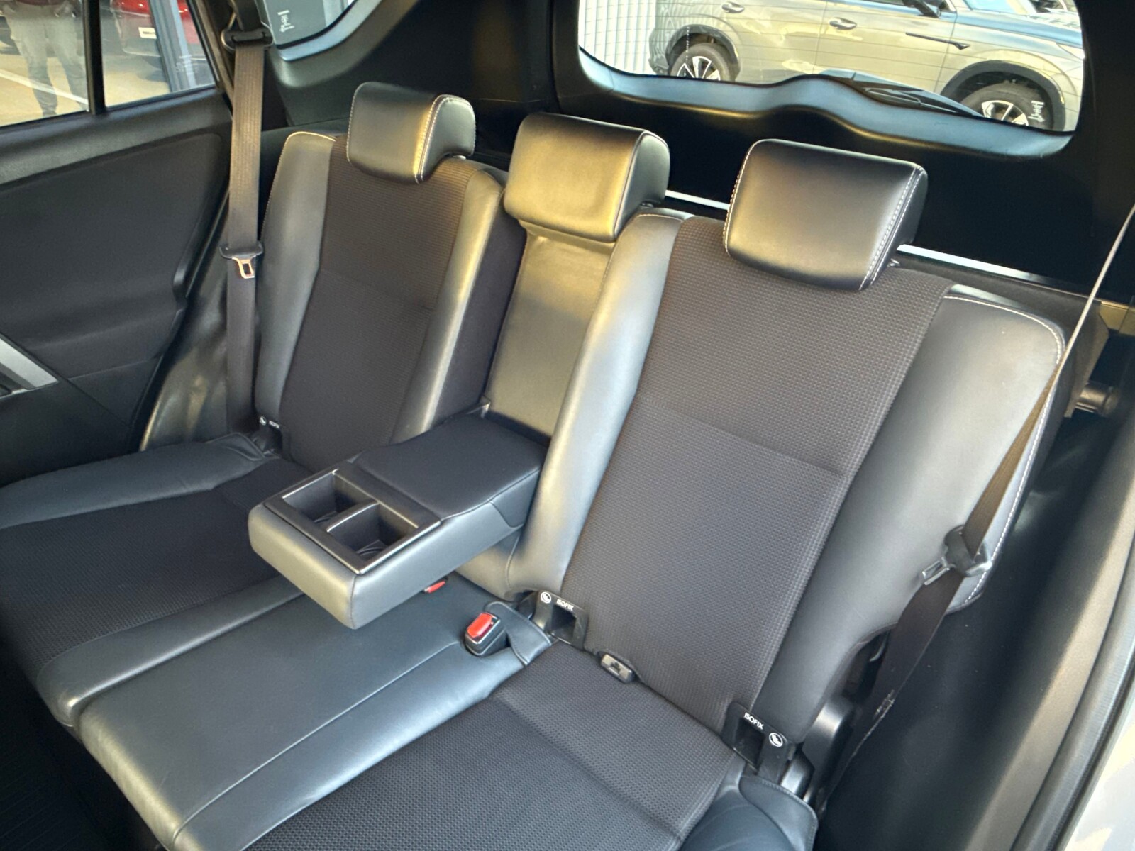 Toyota RAV 4 - zdjęcie 16