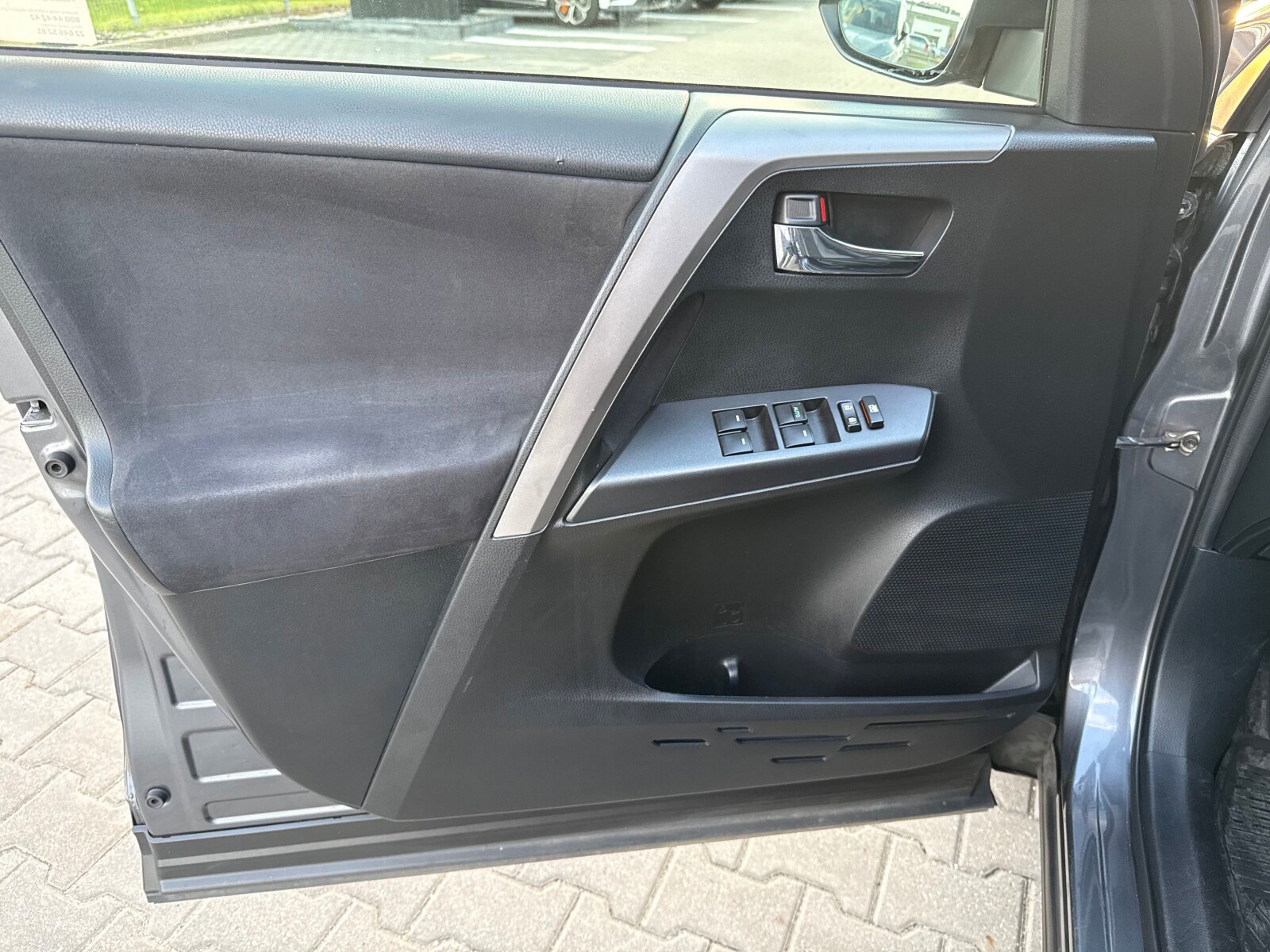 Toyota RAV 4 - zdjęcie 10