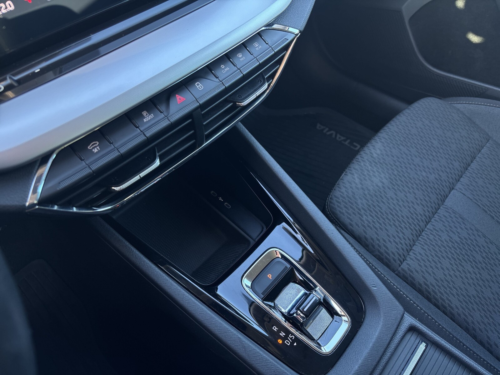 Škoda Octavia Combi - zdjęcie 20