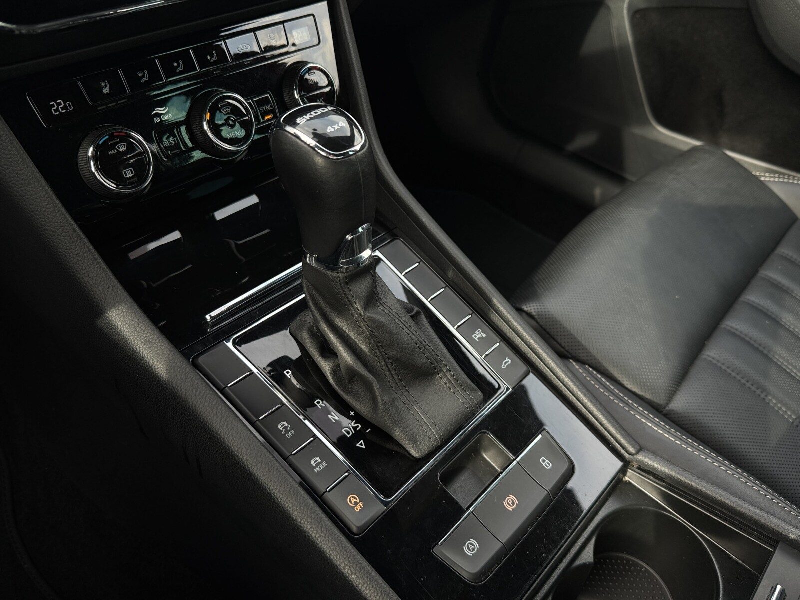 Škoda Superb - zdjęcie 25