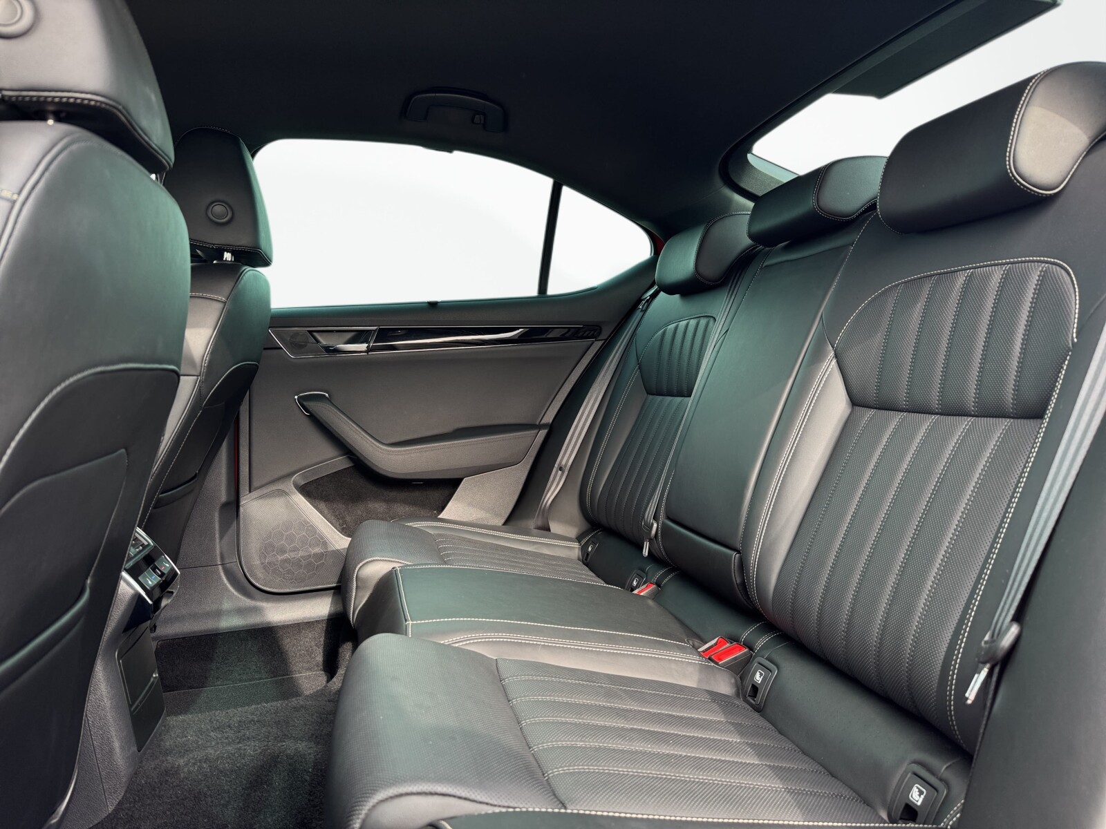 Škoda Superb - zdjęcie 28