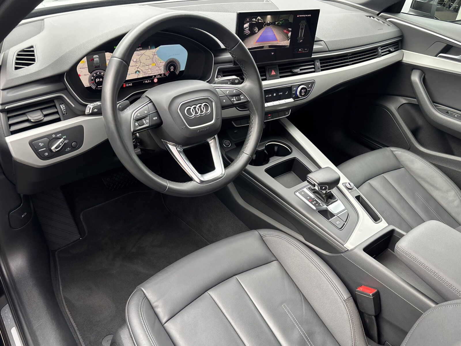 Audi A4 Avant - zdjęcie 16