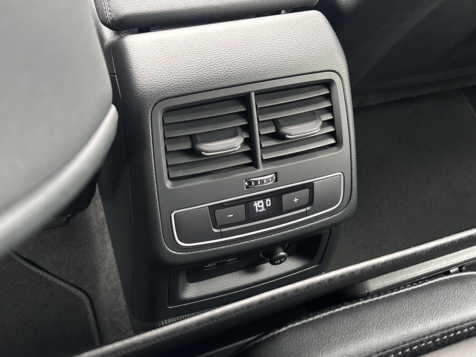 Audi A4 Avant - zdjęcie 28
