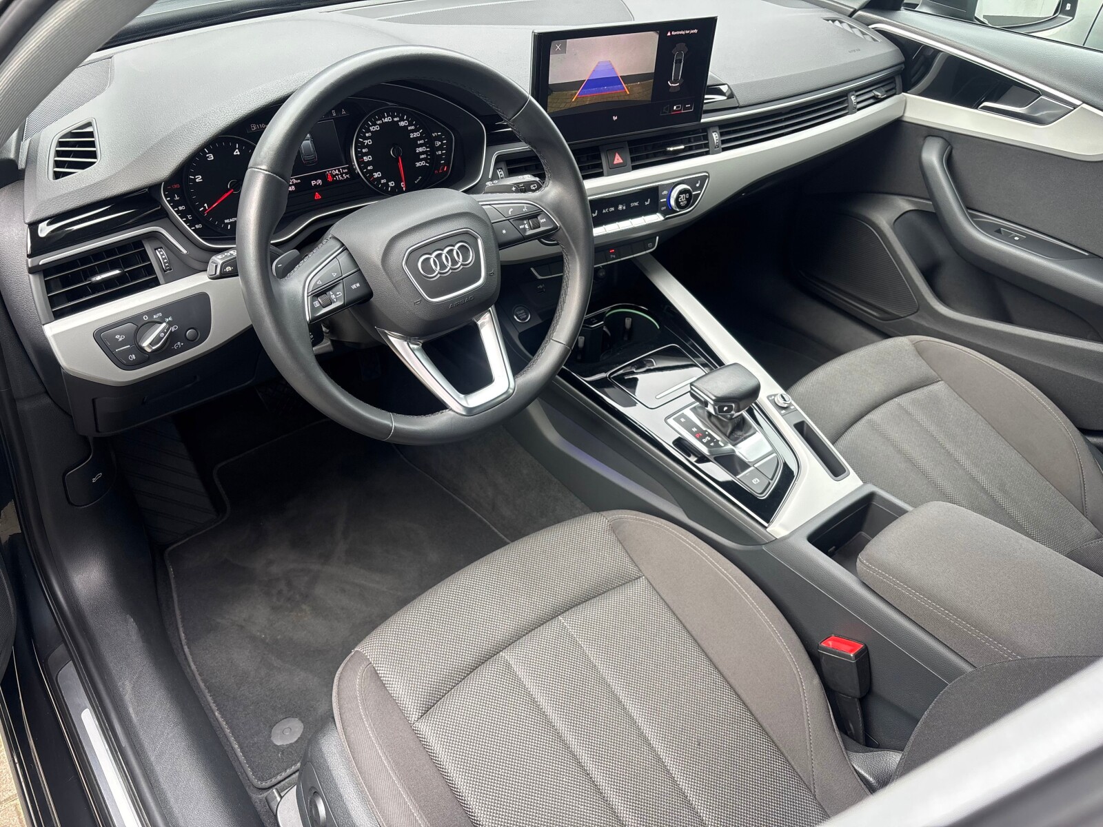 Audi A4 Avant - zdjęcie 17