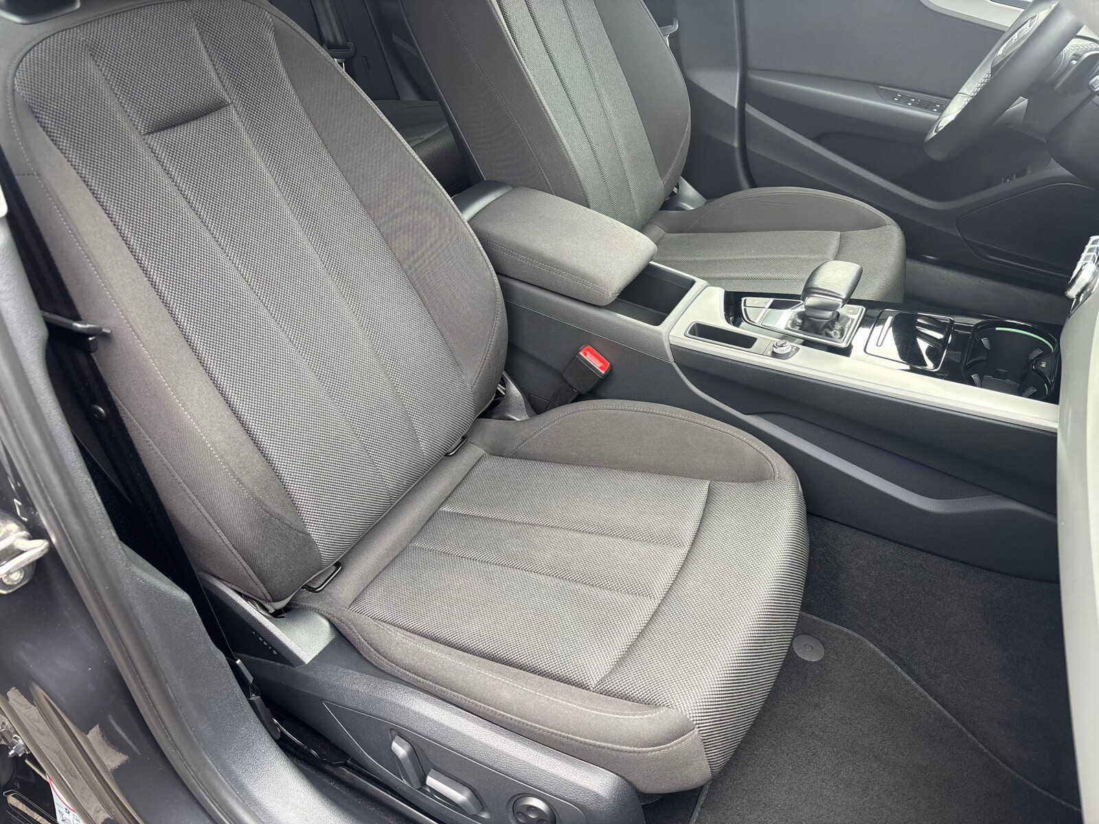 Audi A4 Avant - zdjęcie 30