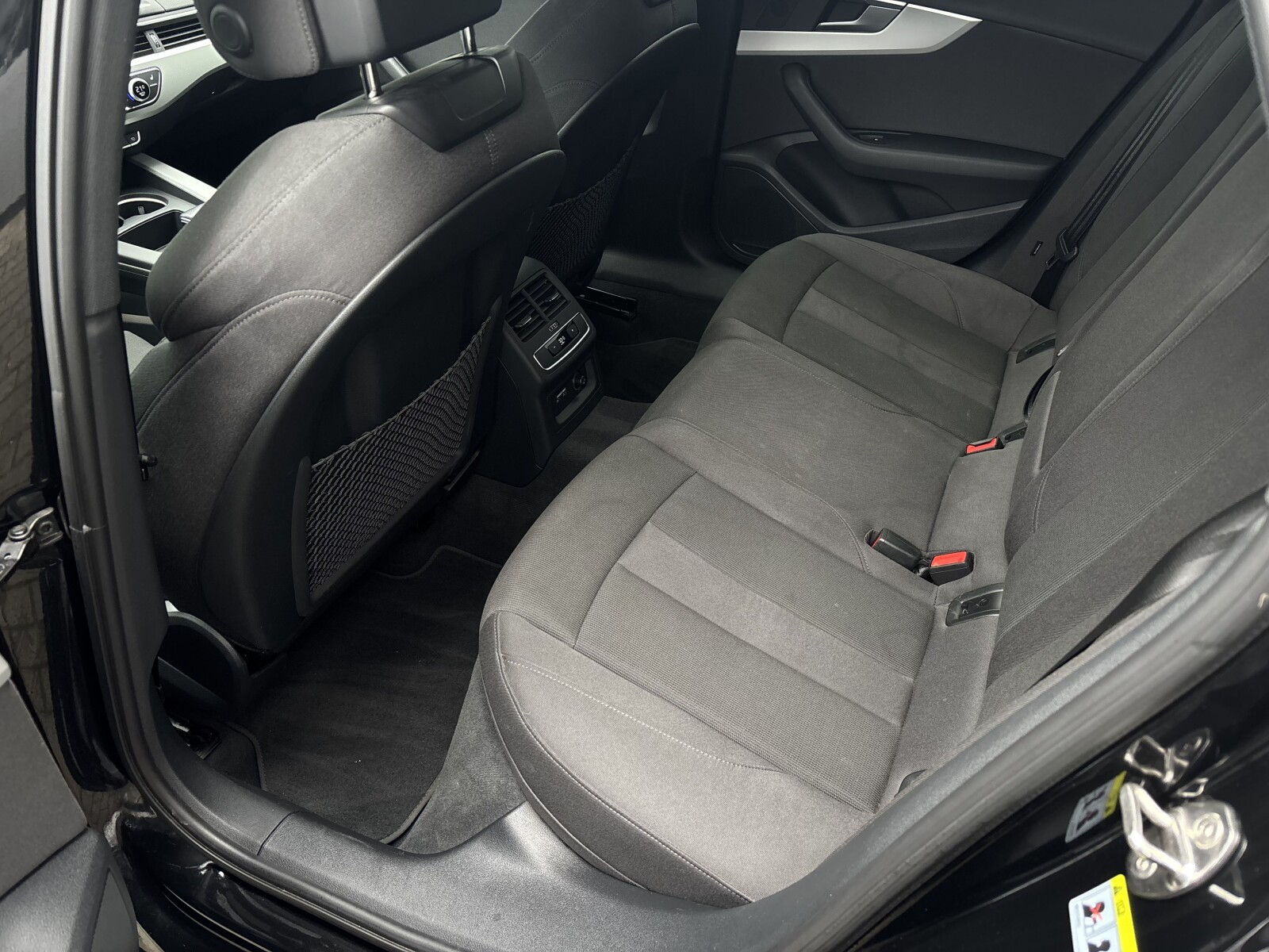 Audi A4 Avant - zdjęcie 32