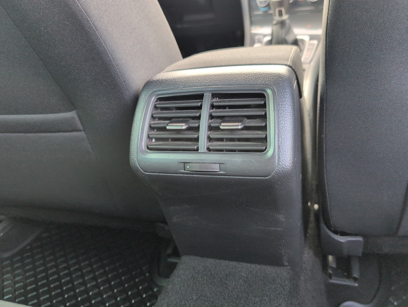 Volkswagen Golf - zdjęcie 12