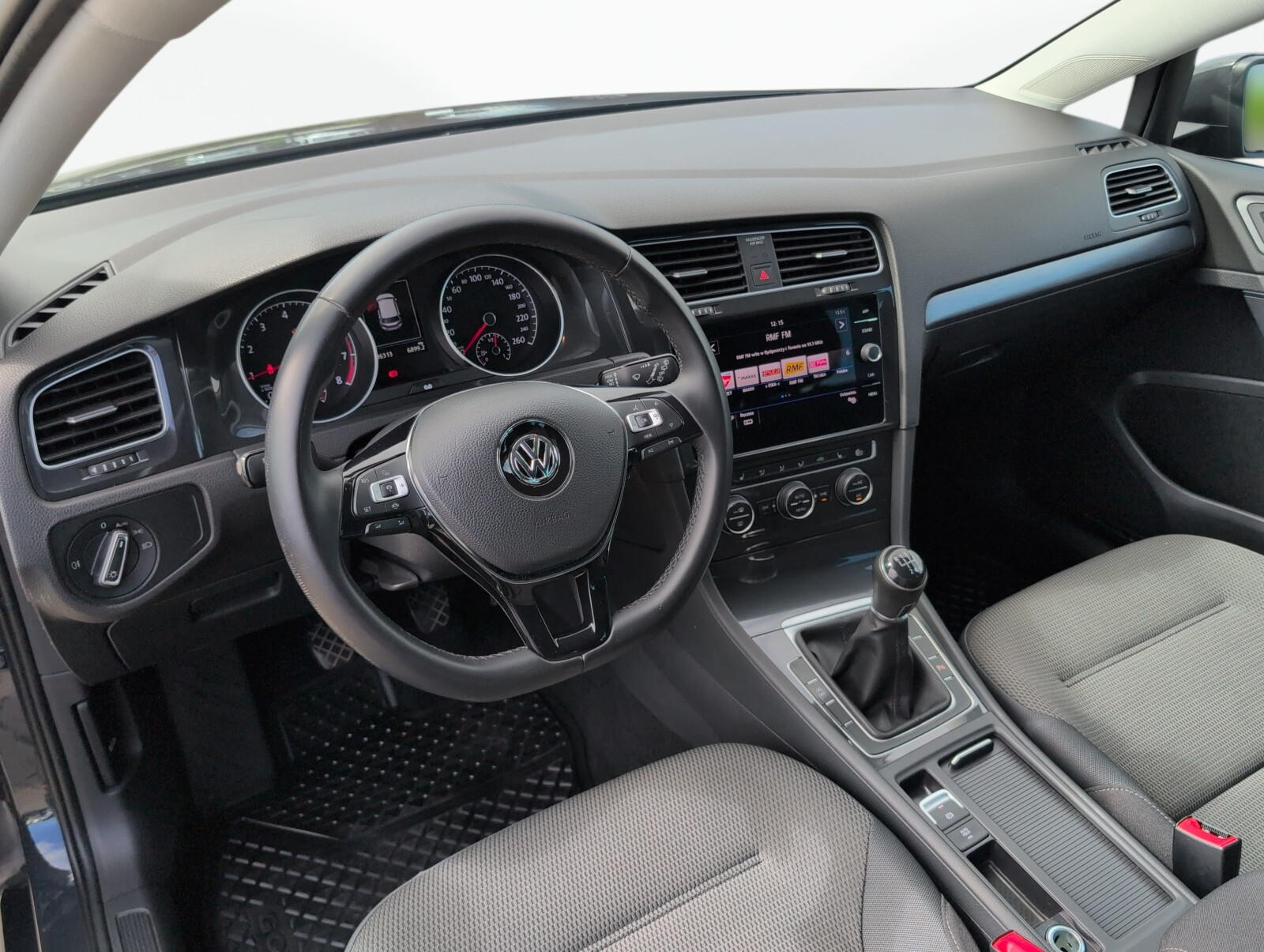 Volkswagen Golf - zdjęcie 17