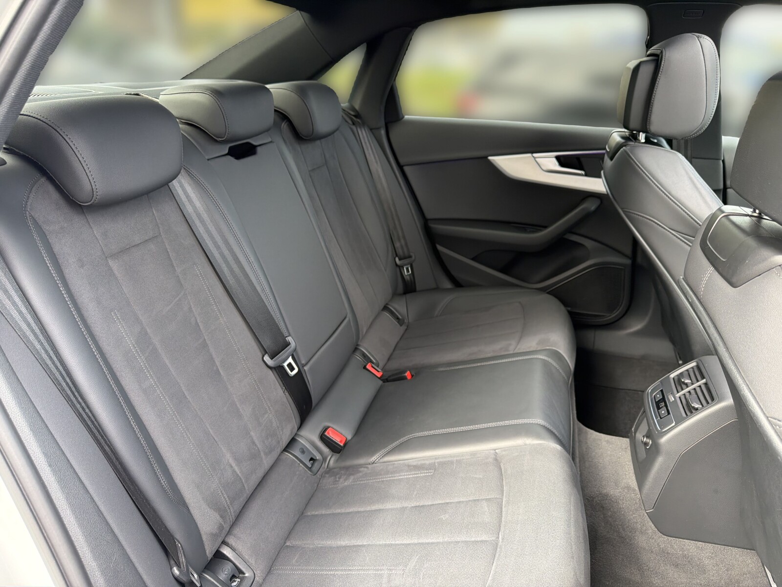 Audi A4 Limousine - zdjęcie 16