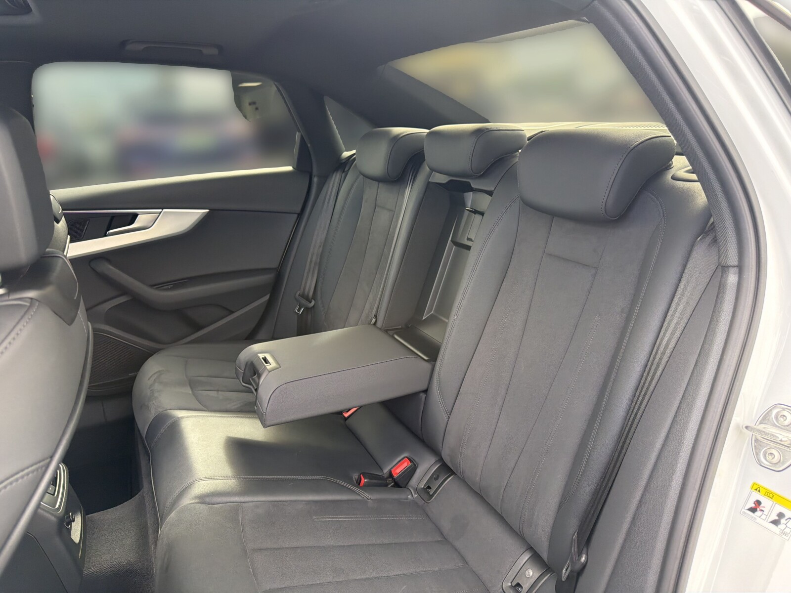 Audi A4 Limousine - zdjęcie 14