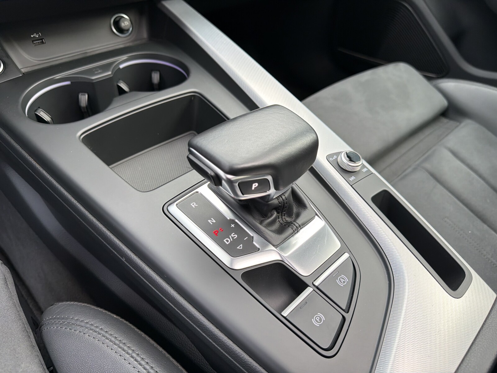 Audi A4 Limousine - zdjęcie 26
