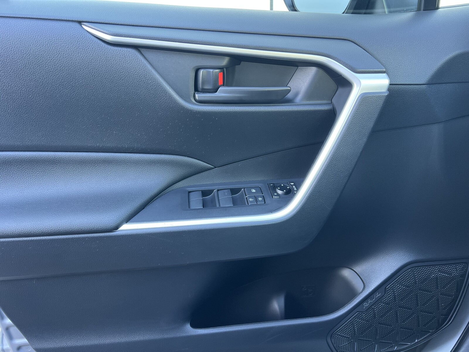 Toyota RAV 4 - zdjęcie 16
