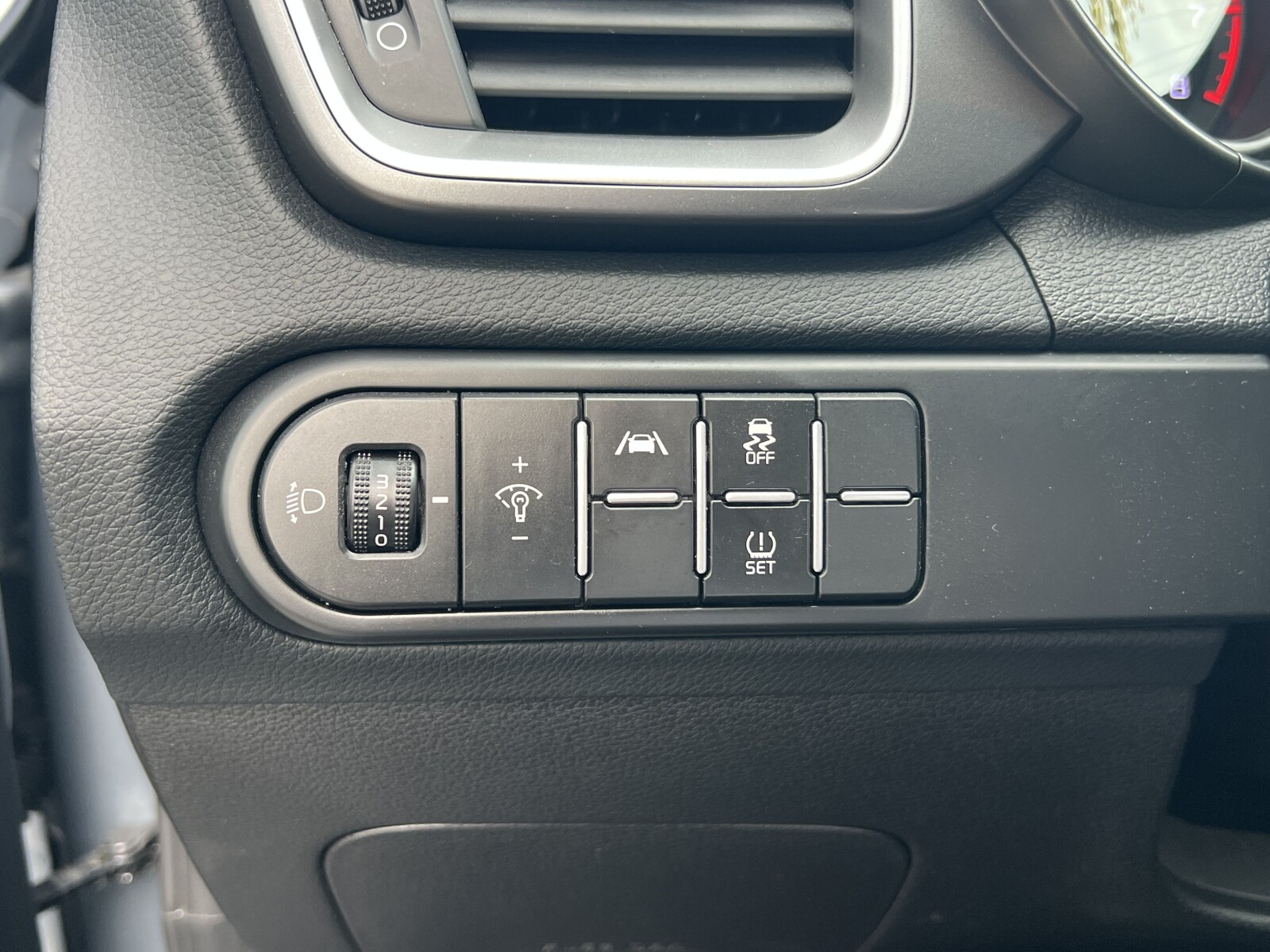 Kia Ceed - zdjęcie 17
