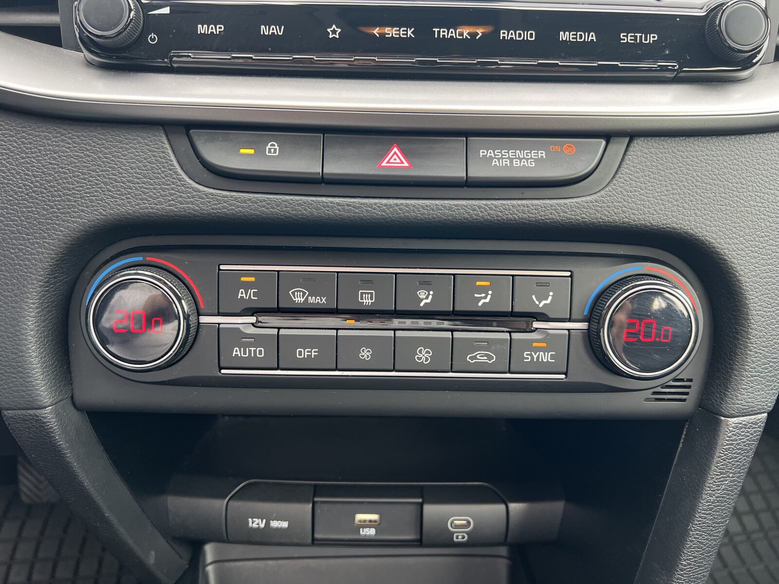 Kia Ceed - zdjęcie 24