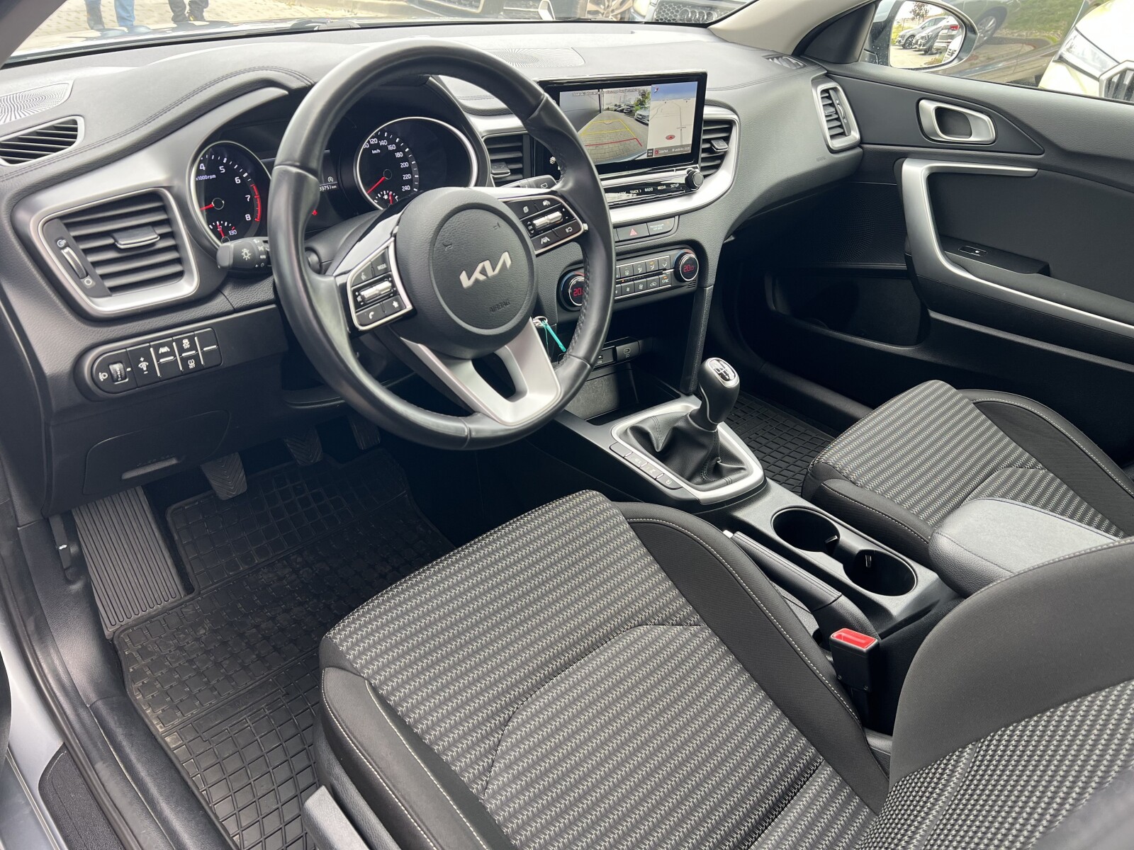 Kia Ceed - zdjęcie 26