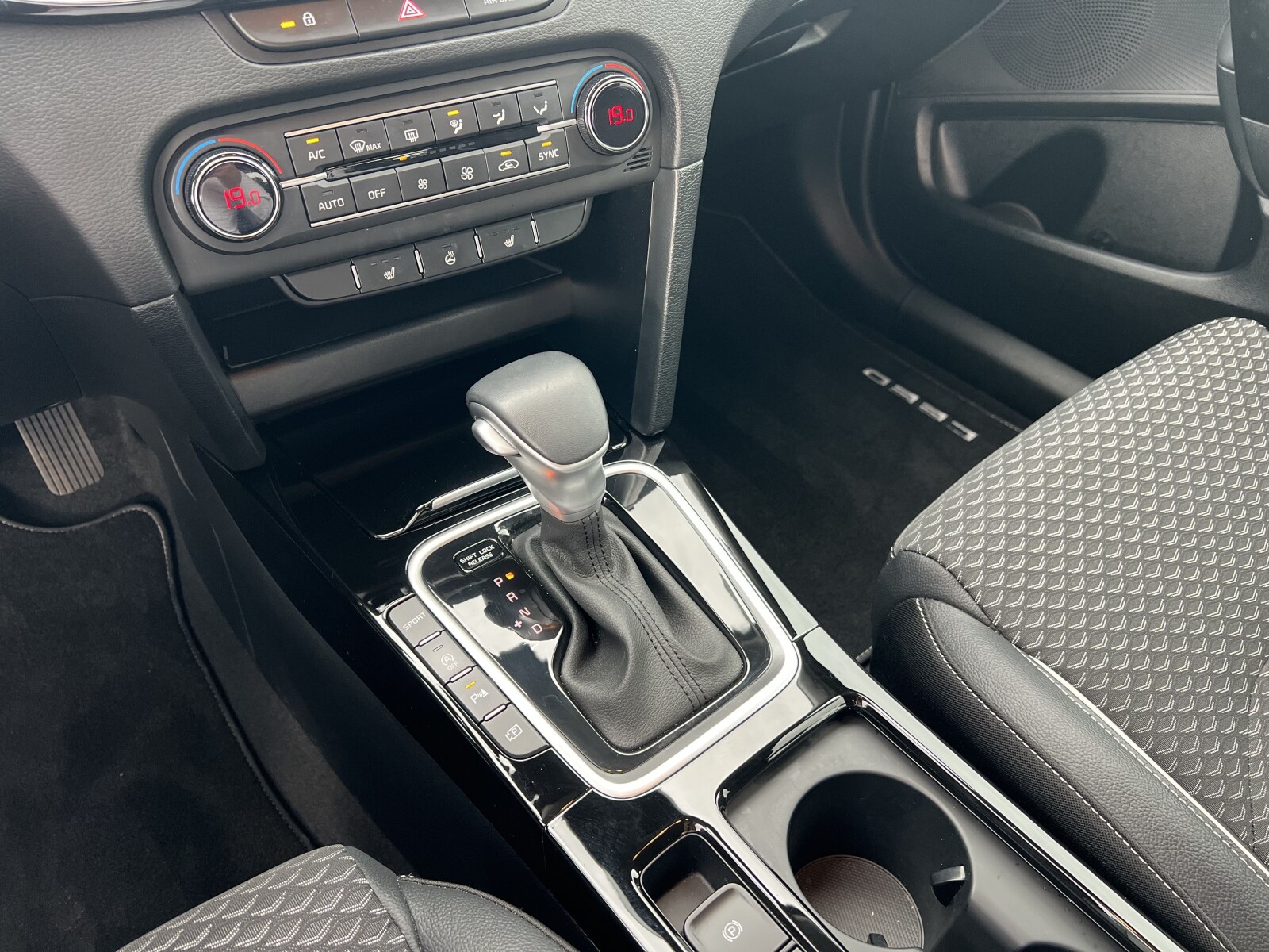 Kia Ceed - zdjęcie 23