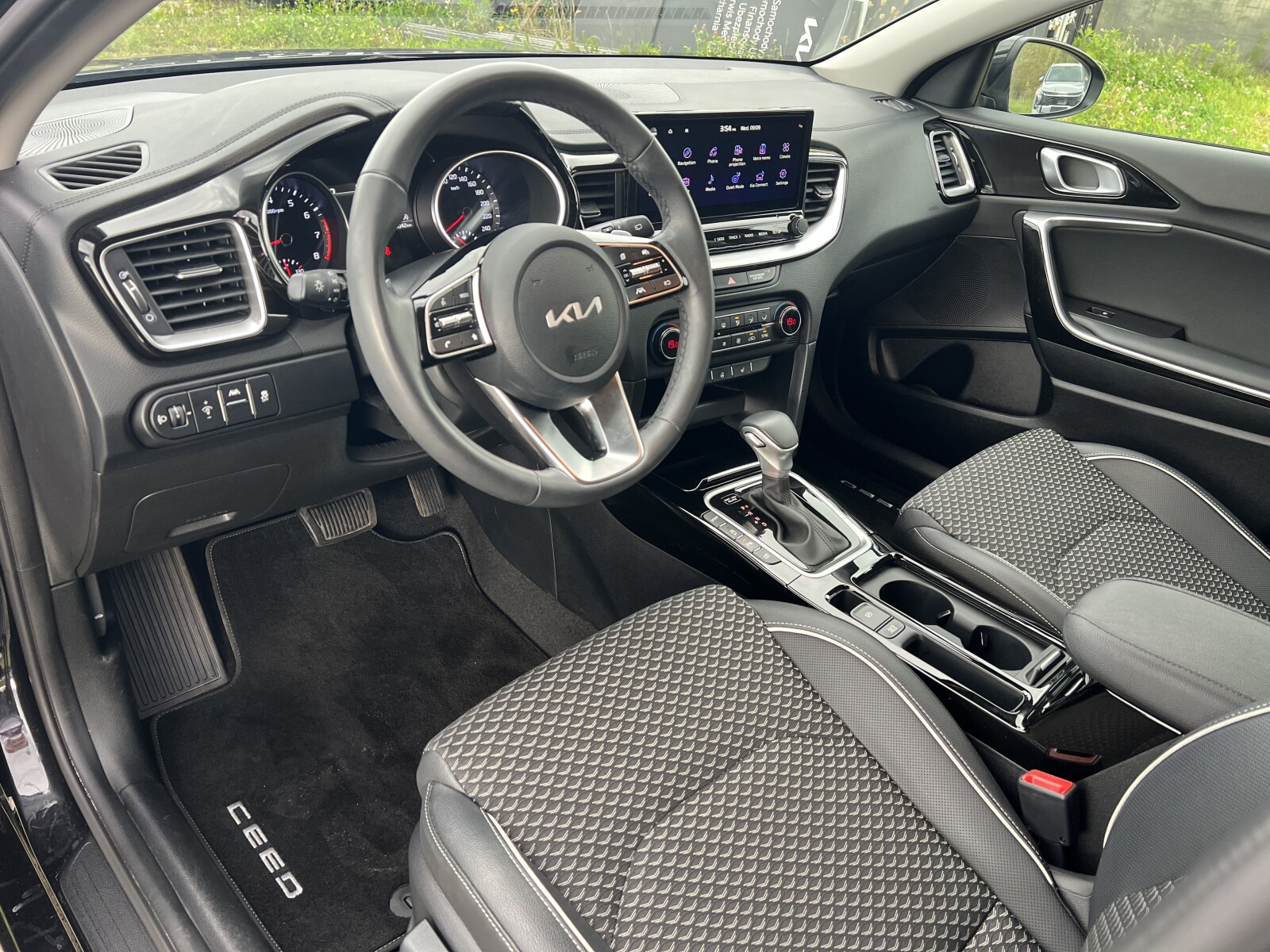 Kia Ceed - zdjęcie 24