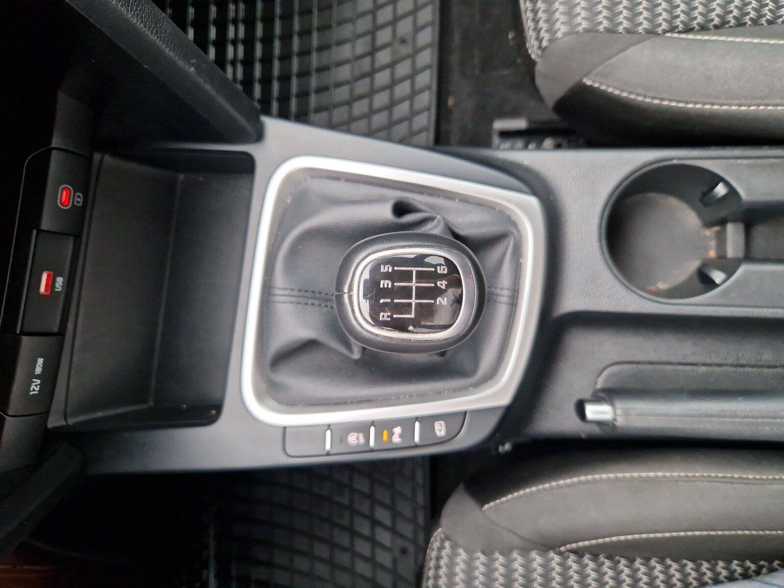 Kia Ceed - zdjęcie 21