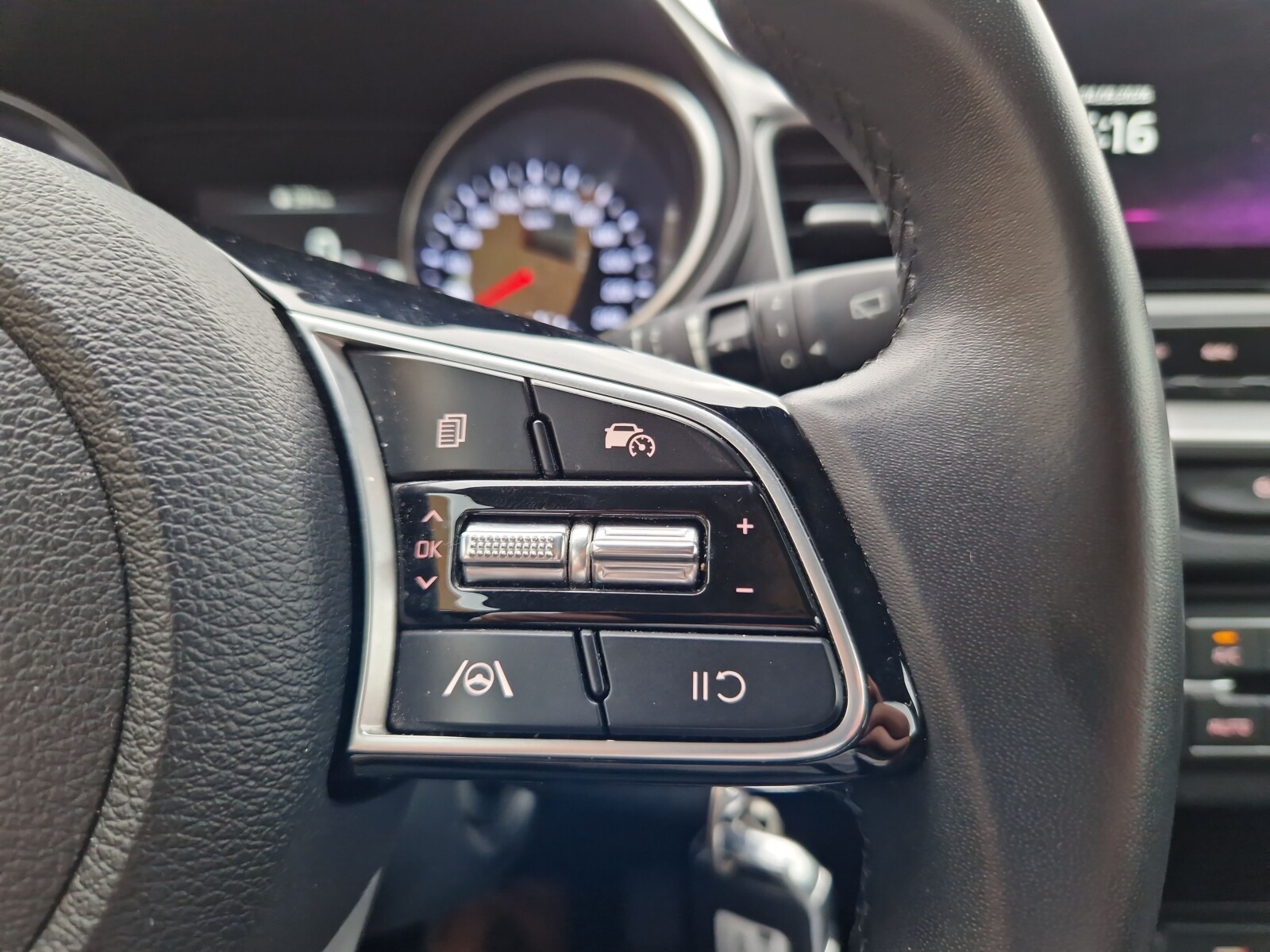 Kia Ceed - zdjęcie 23