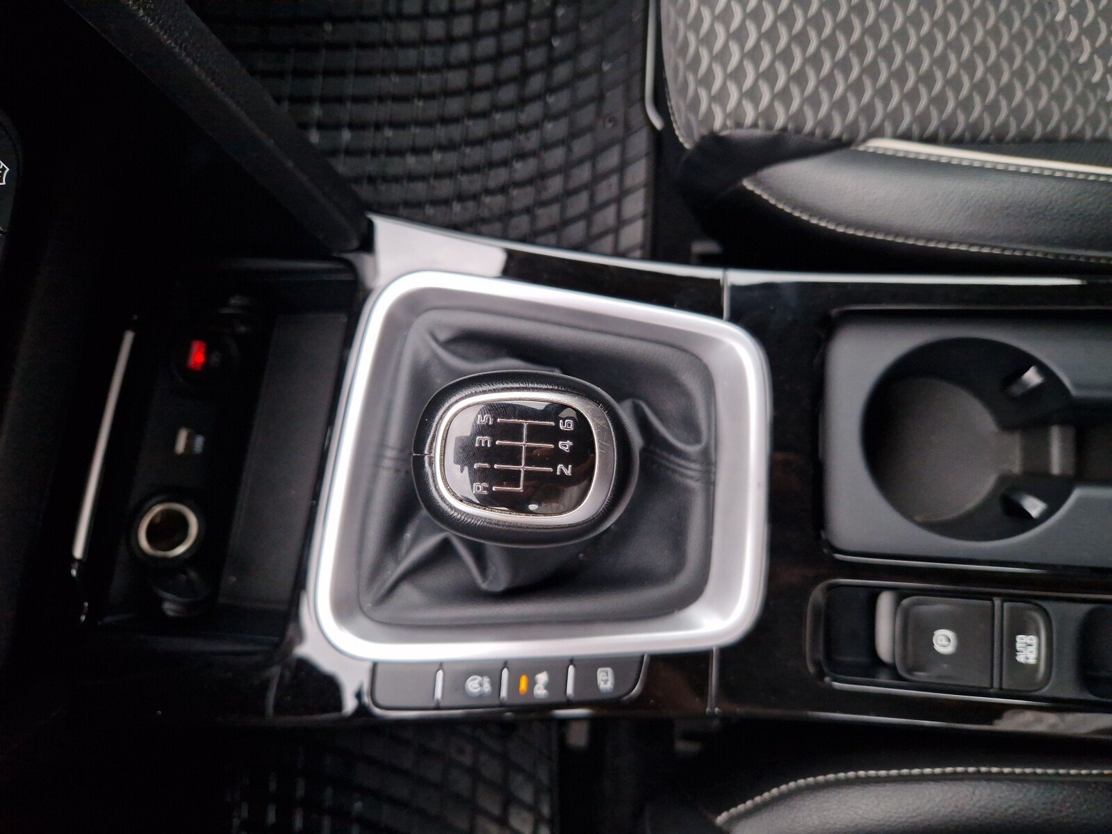 Kia Ceed - zdjęcie 23
