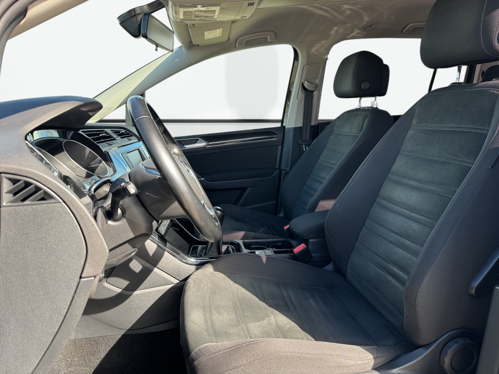 Volkswagen Touran - zdjęcie 9
