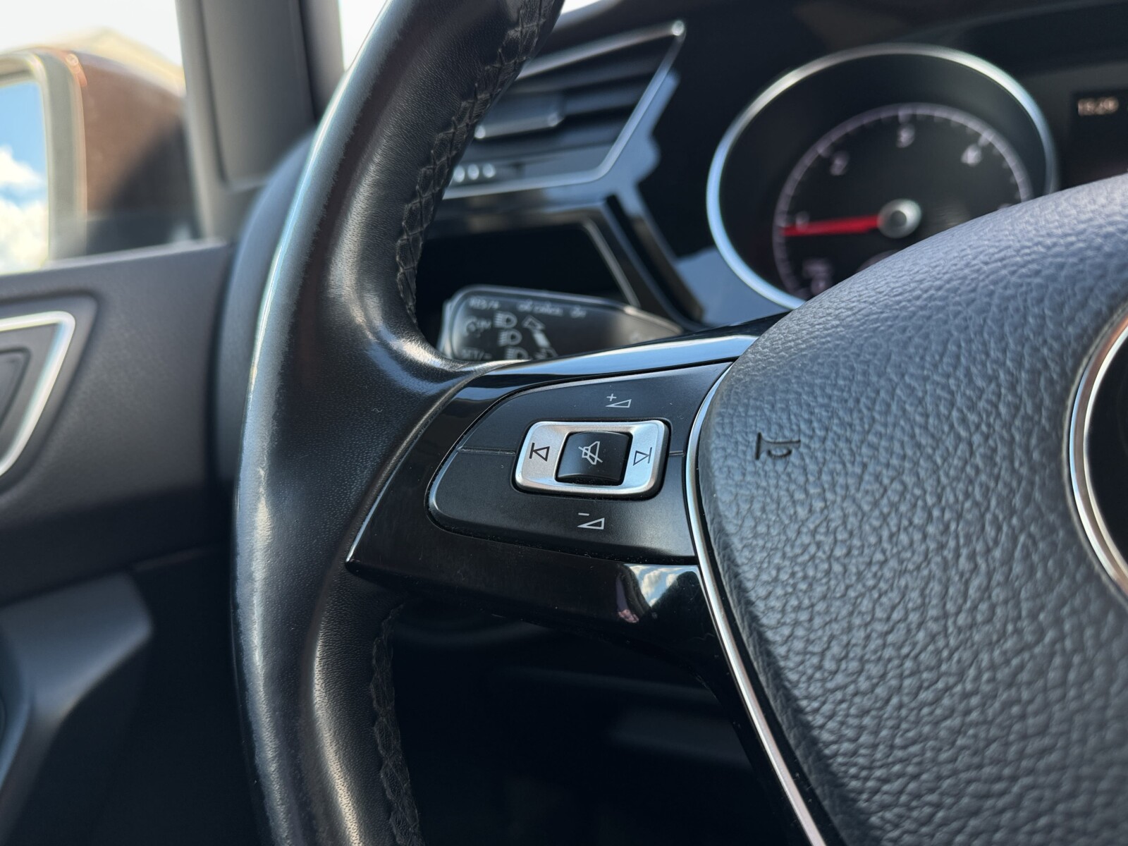 Volkswagen Touran - zdjęcie 12