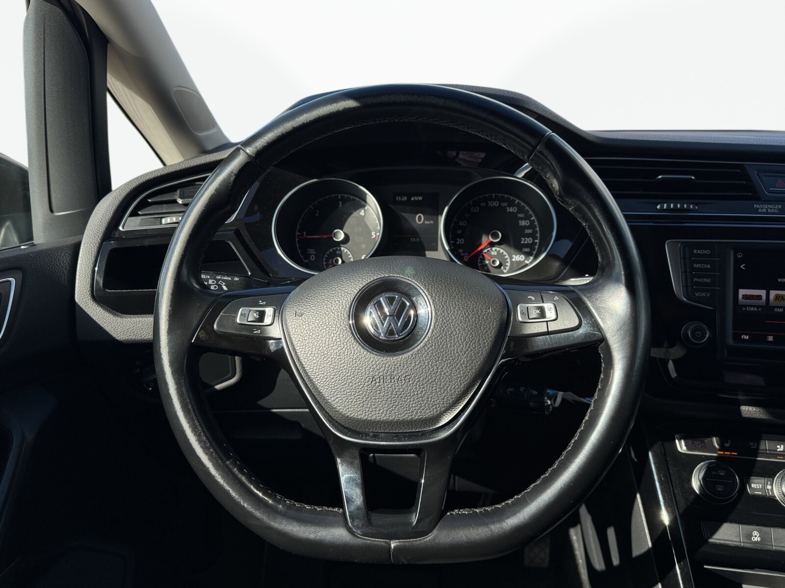 Volkswagen Touran - zdjęcie 11