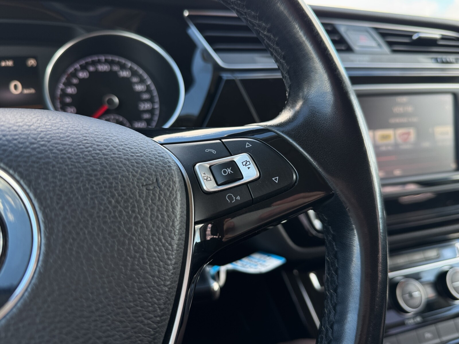 Volkswagen Touran - zdjęcie 13